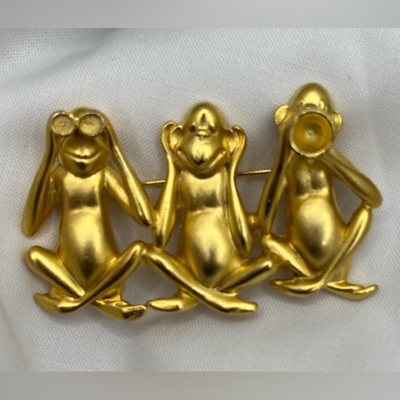 Gold Three Wise Monkeys Brooch - Picture 1 of 4